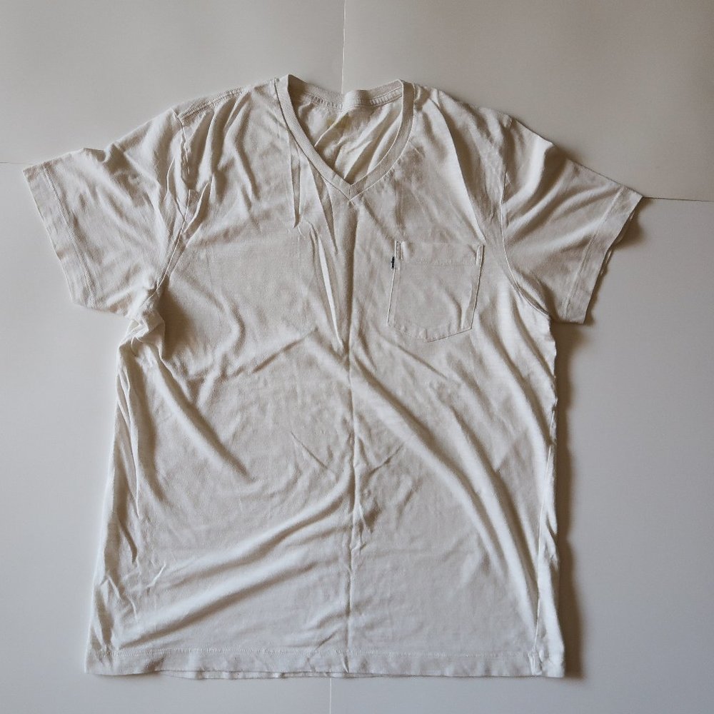 Levi’s V-Neck White T-Shirt